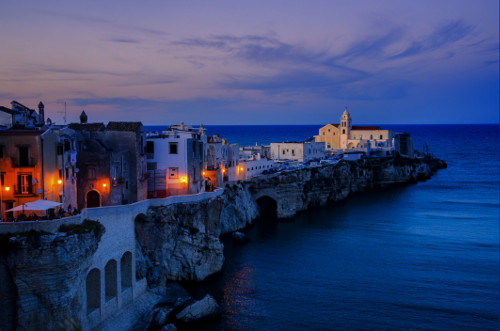 vieste di notte